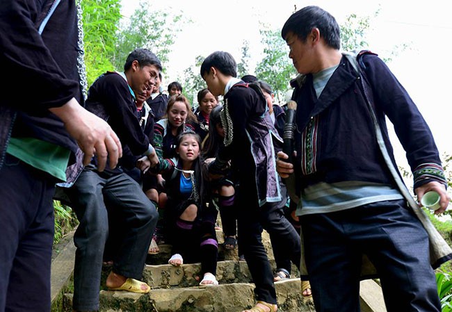 Du lịch Sáng tác Ẩm thực 'Không nên chỉ vì phẫn nộ mà coi kéo vợ là hủ tục'