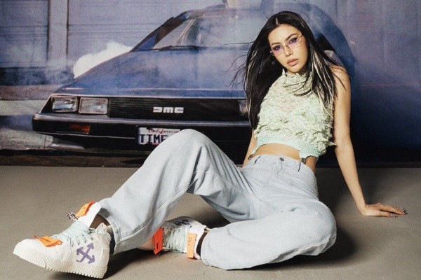 Minh Tú biến tấu thời trang Y2K