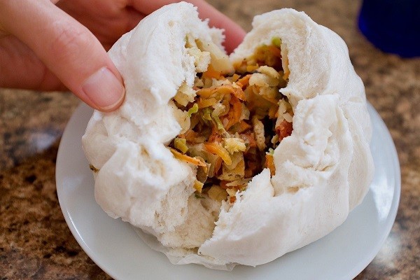 Người Mỹ thích thú trải nghiệm những món chay 'giả mặn' đậm chất Việt ở Hawaii