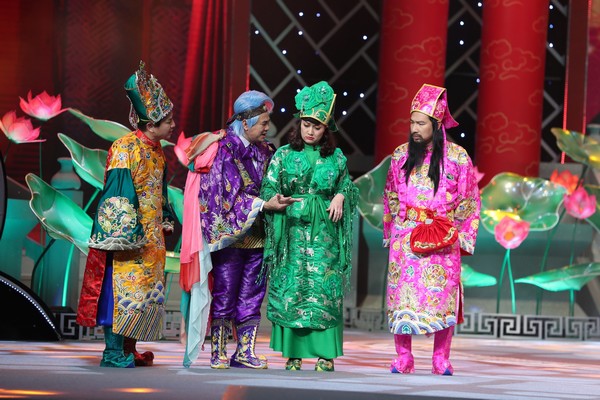 'Nhiễu' giấy đi đường, ‘thổi giá’ kit xét nghiệm...chưa đủ 'cứu' Táo quân