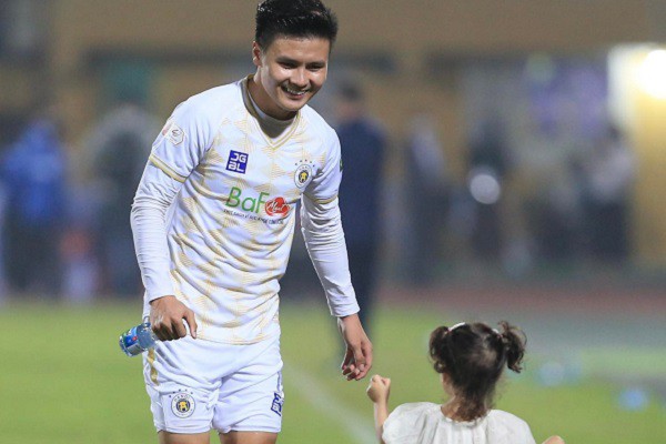 Những phút giây đáng nhớ và hạnh phúc của Quang Hải ở sân Hàng Đẫy