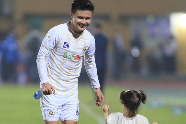 Những phút giây đáng nhớ và hạnh phúc của Quang Hải ở sân Hàng Đẫy