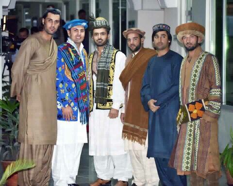 Vì sao đàn ông Afghanistan thích... mặc váy?